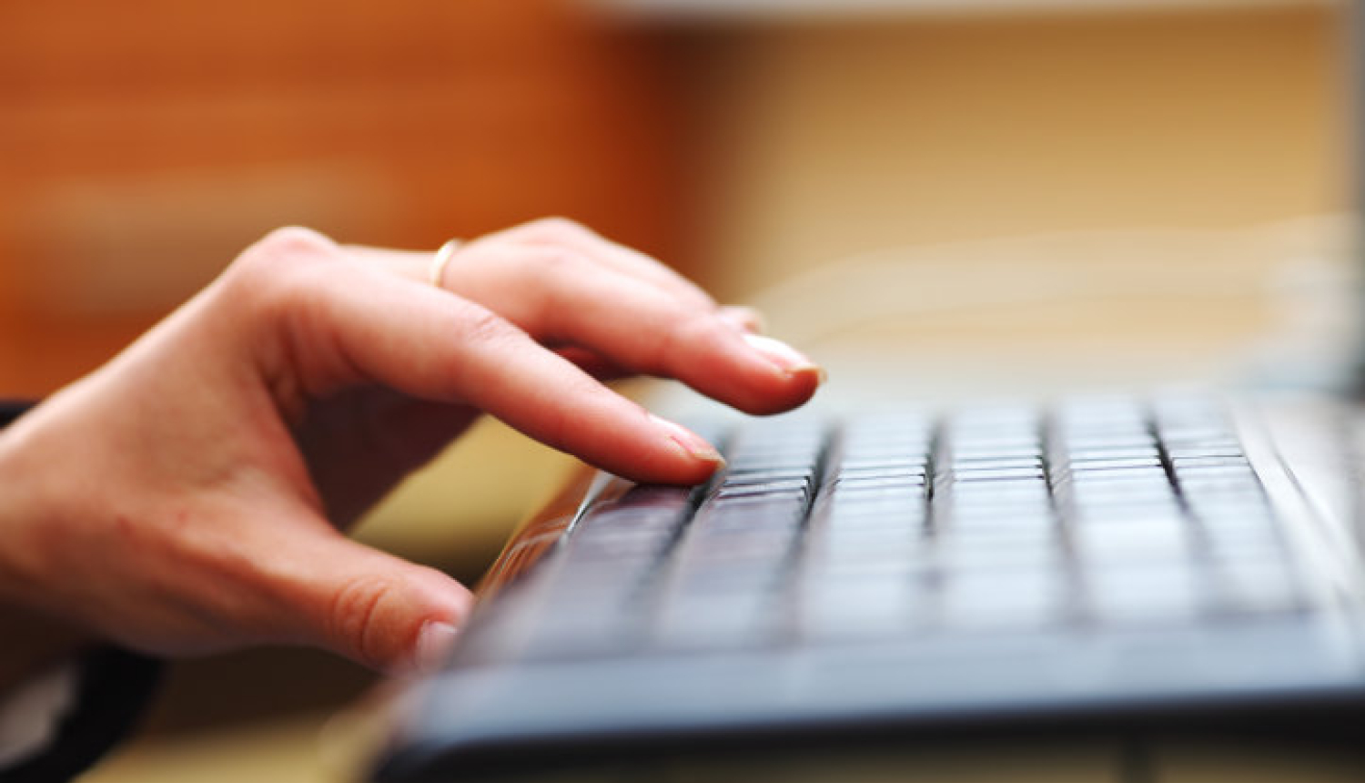 Ieviests e-pakalpojums, kas nodrošina nekustamā īpašuma īpašnieka informētību par zemesgrāmatu nodaļā iesniegtajiem nostiprinājuma lūgumiem