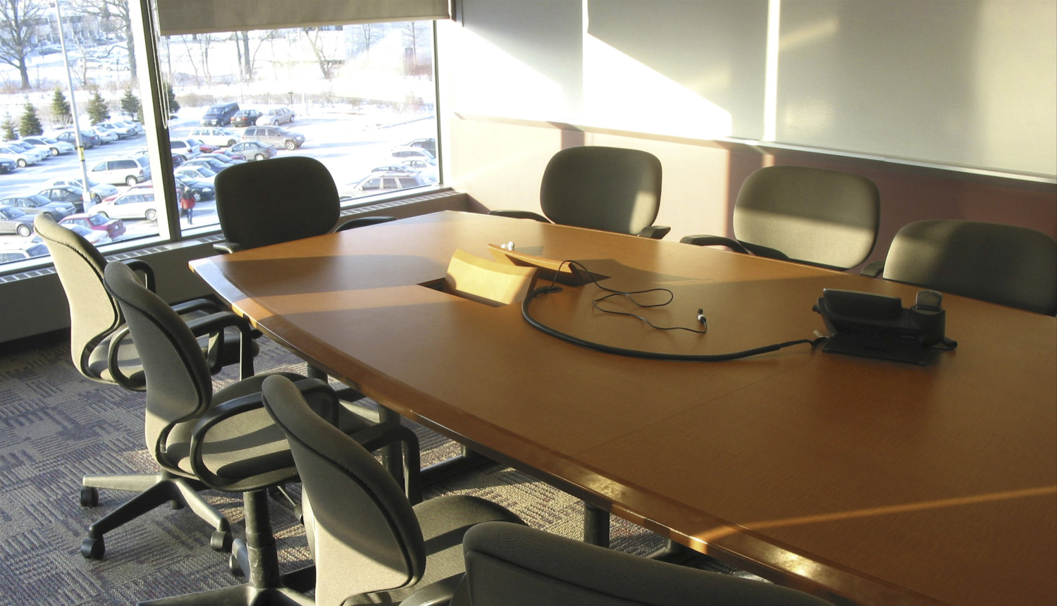 Tieslietu ministrs ar Konkurences padomi apspriež parādu ārpustiesas atgūšanas iespējas