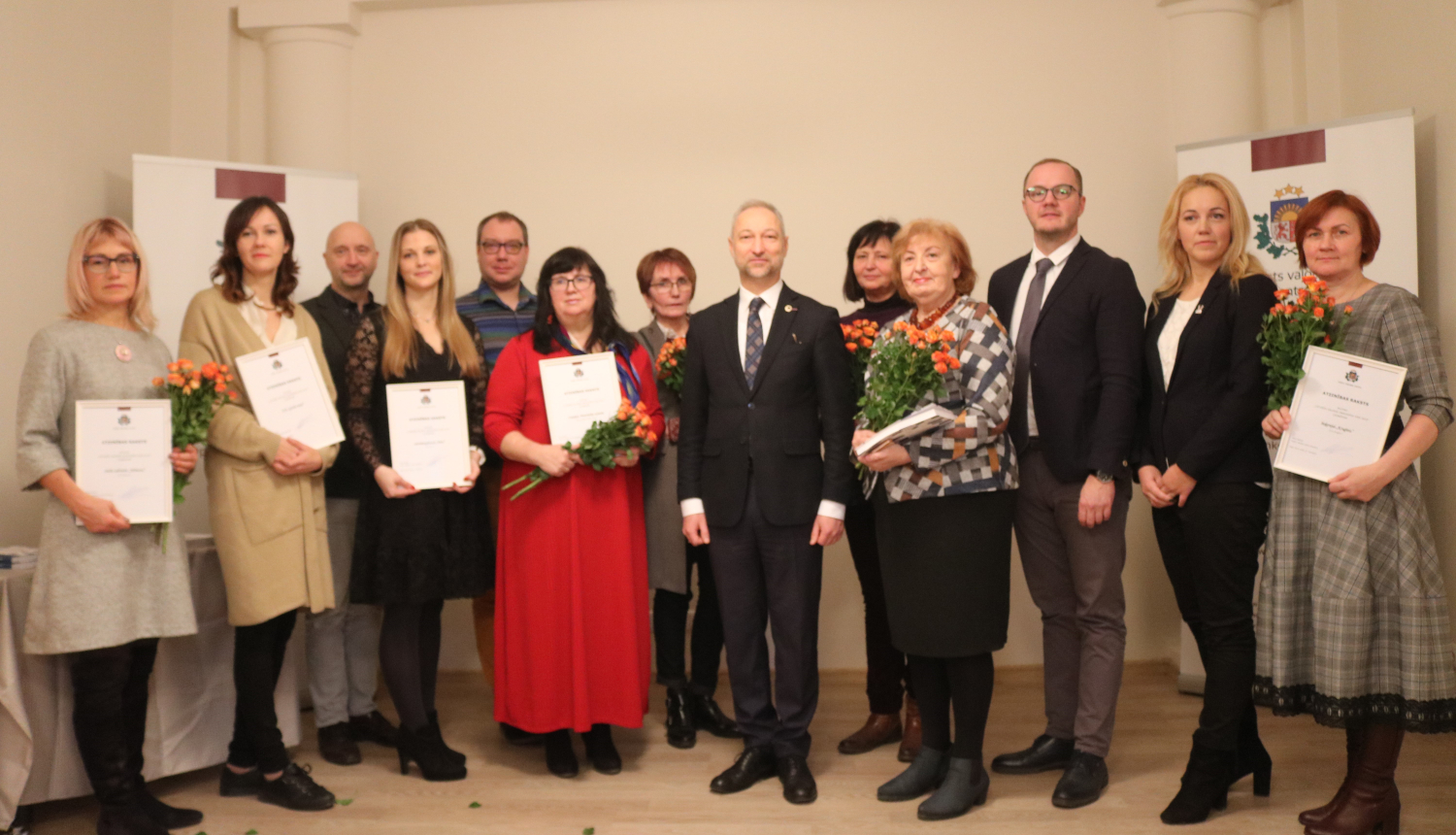 Apbalvoti akcijas "Latviešu valodai draudzīga vide" laureāti