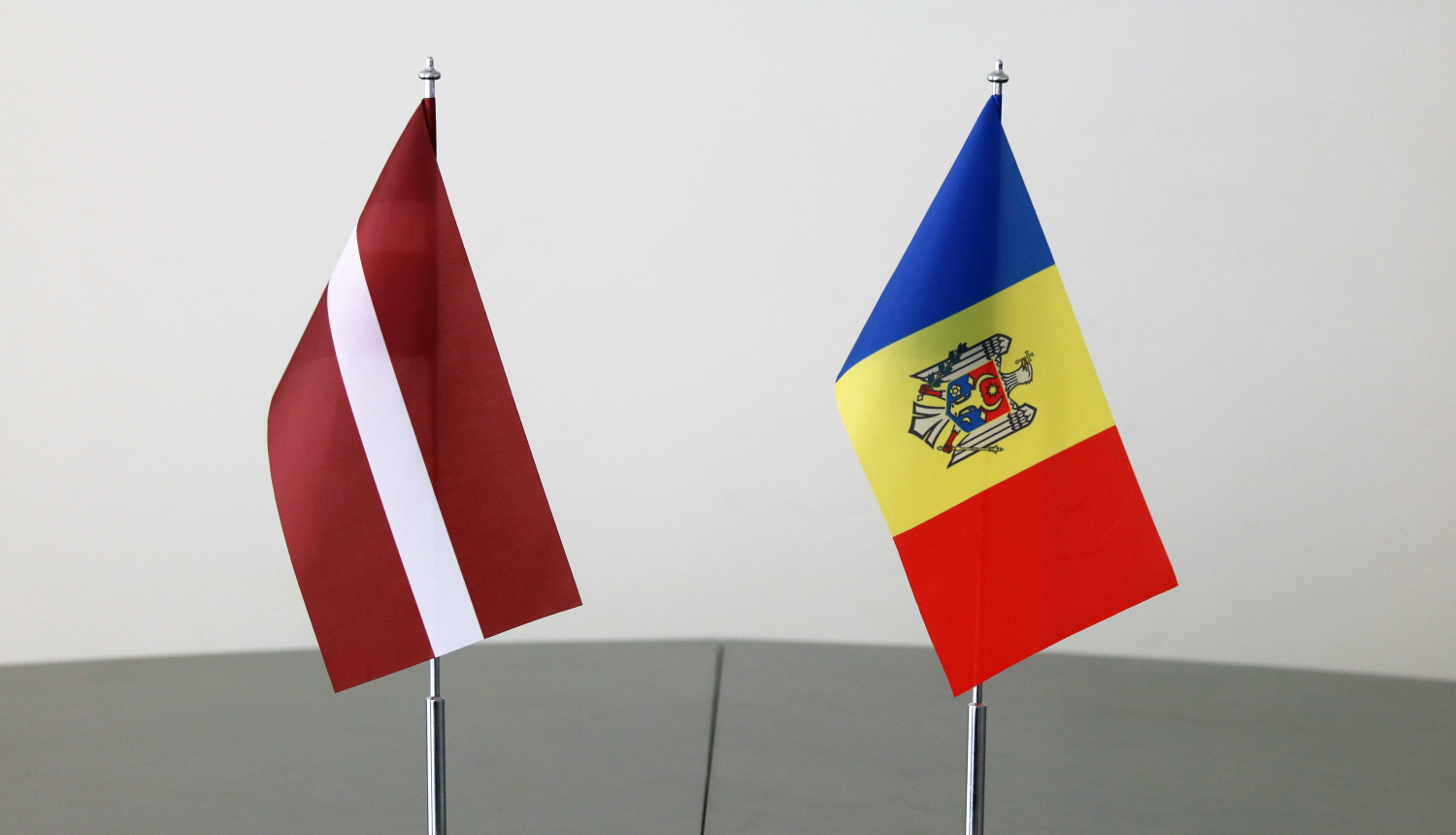 Tieslietu ministrs tiekas ar Moldovas vēstnieku Latvijā