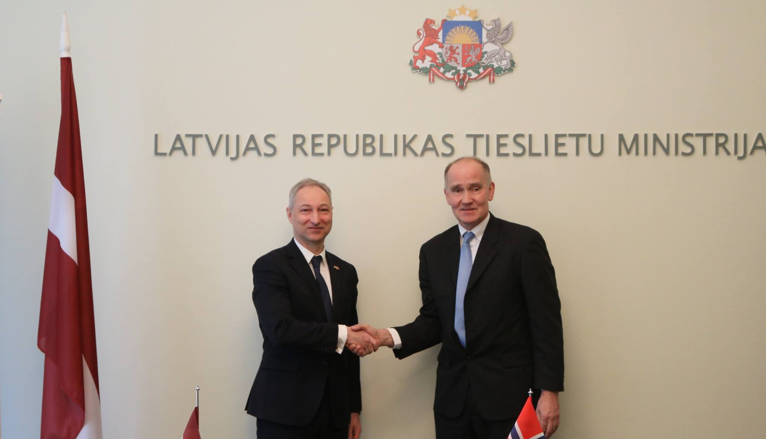 Tieslietu ministrs Jānis Bordāns tiekas ar Norvēģijas vēstnieku Latvijā Kristianu Ēdegoru