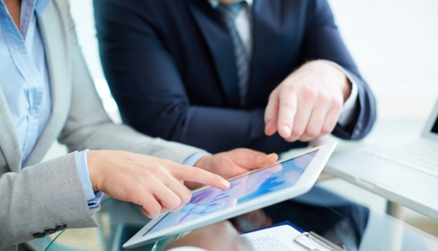 Raivis Kronbergs vizītē Igaunijā dalās Latvijas pieredzē par digitalizāciju tieslietu jomā