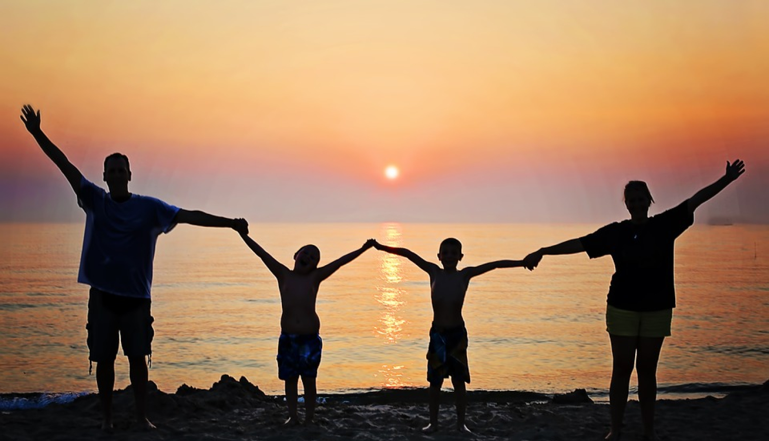 Tiešsaistē būs iespējams vērot bezmaksas lekciju un diskusiju kursu “Zinošas ģimenes – stipras ģimenes!”