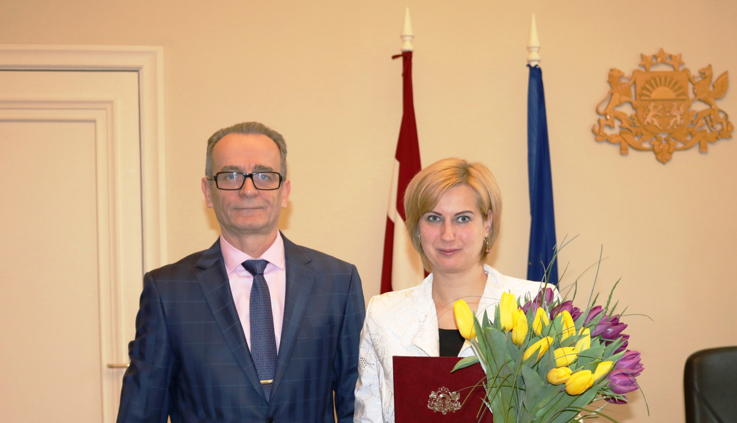 Tieslietu ministrs apstiprina amatā zvērināta notāra palīdzi