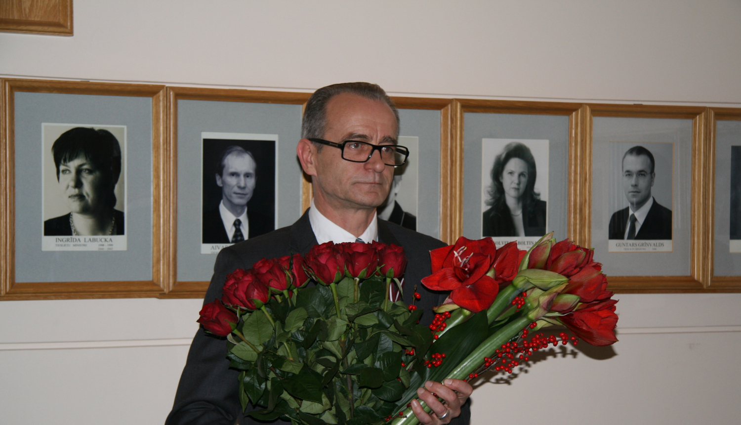 Tieslietu ministra amatā apstiprina Dzintaru Rasnaču