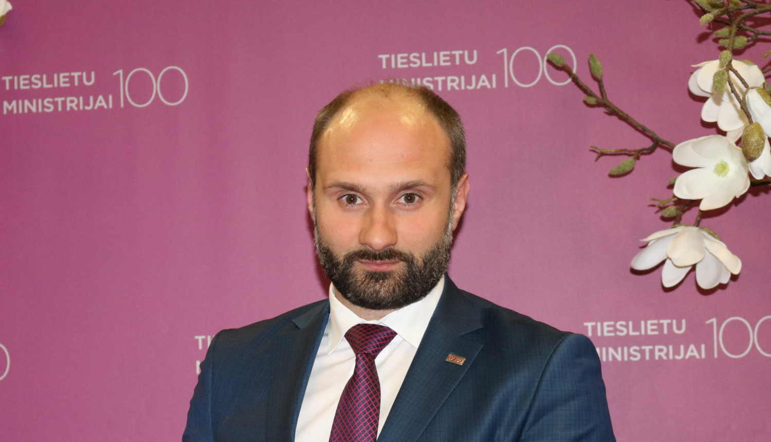 Tieslietu ministra balvu par radošumu saņem VPD vadītājs Mihails Papsujevičs