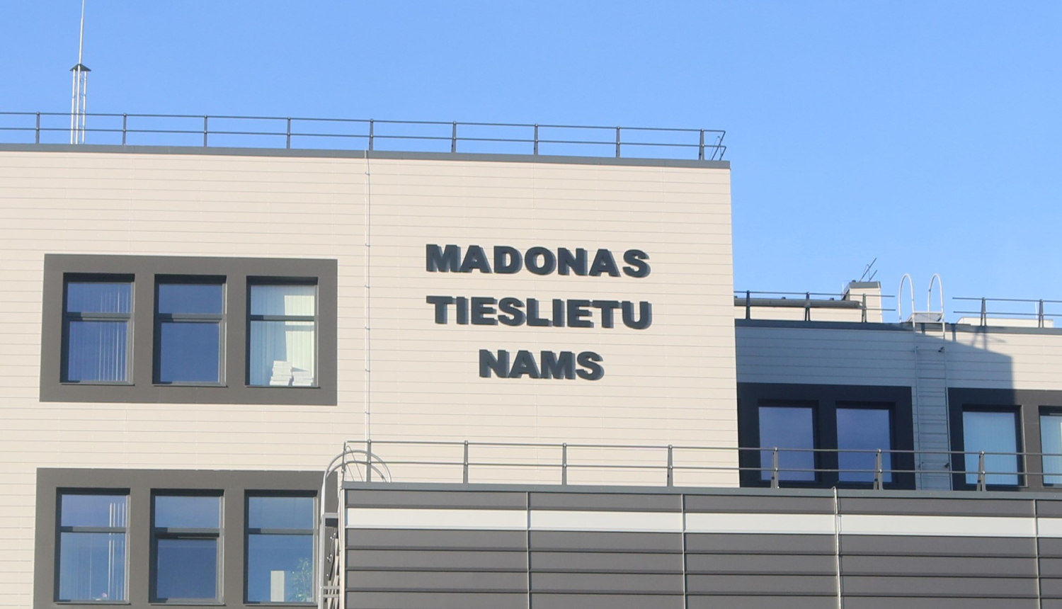 Madonā svinīgi atklāj tieslietu namu