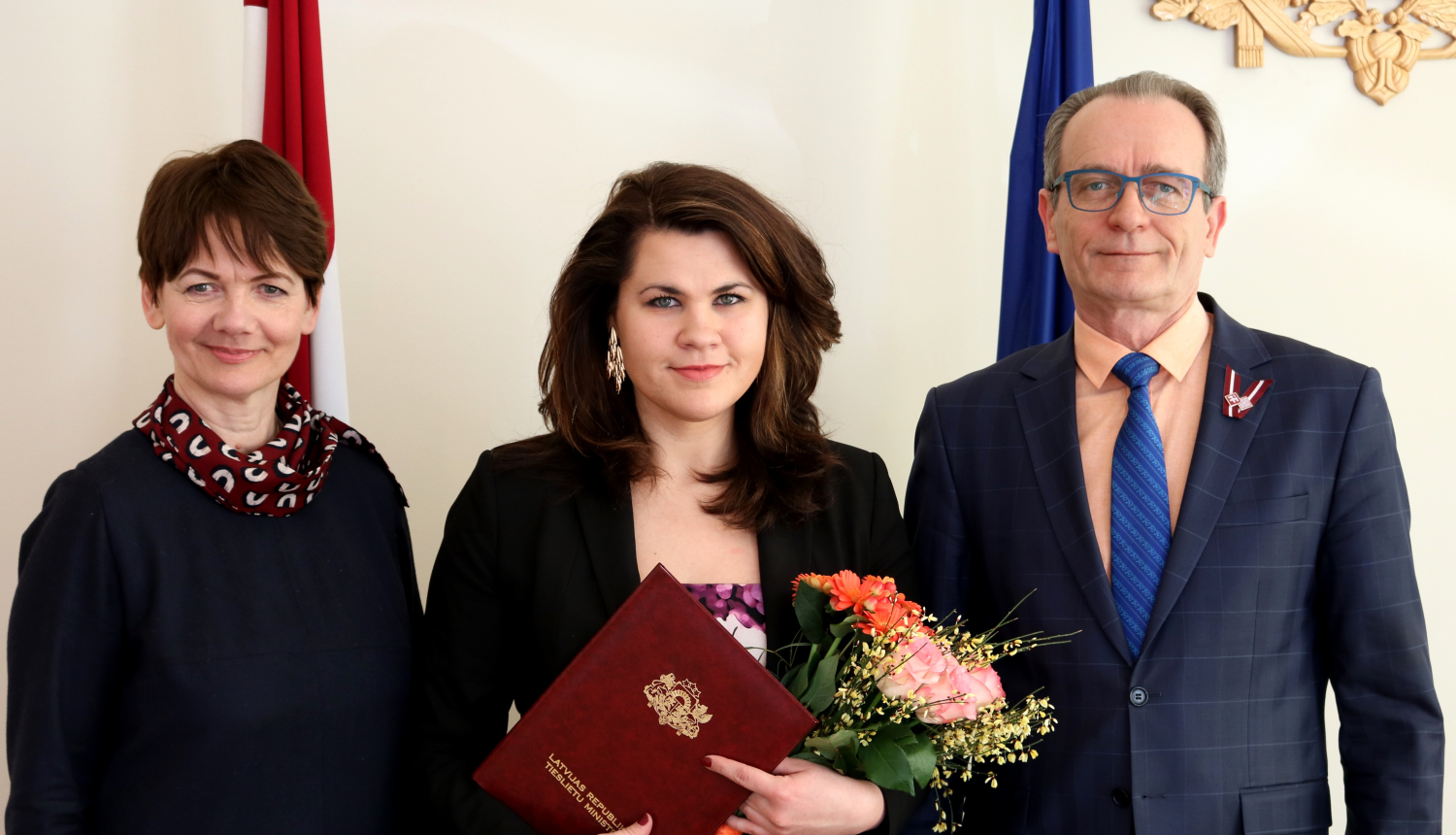 Tieslietu ministrs apstiprina amatā zvērināta notāra palīdzi