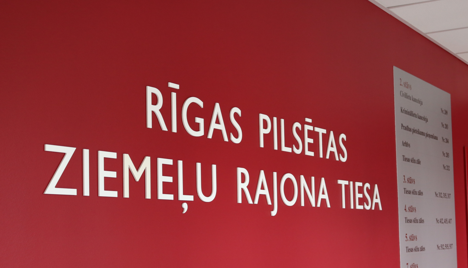 Tieslietu ministrs iepazīstas ar Rīgas pilsētas Ziemeļu rajona tiesas darbu