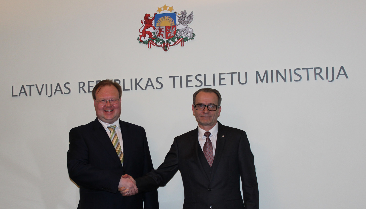 Tieslietu ministrs Dzintars Rasnačs informē Igaunijas vēstnieku par Latvijas prezidentūras ES Padomē prioritātēm tieslietās