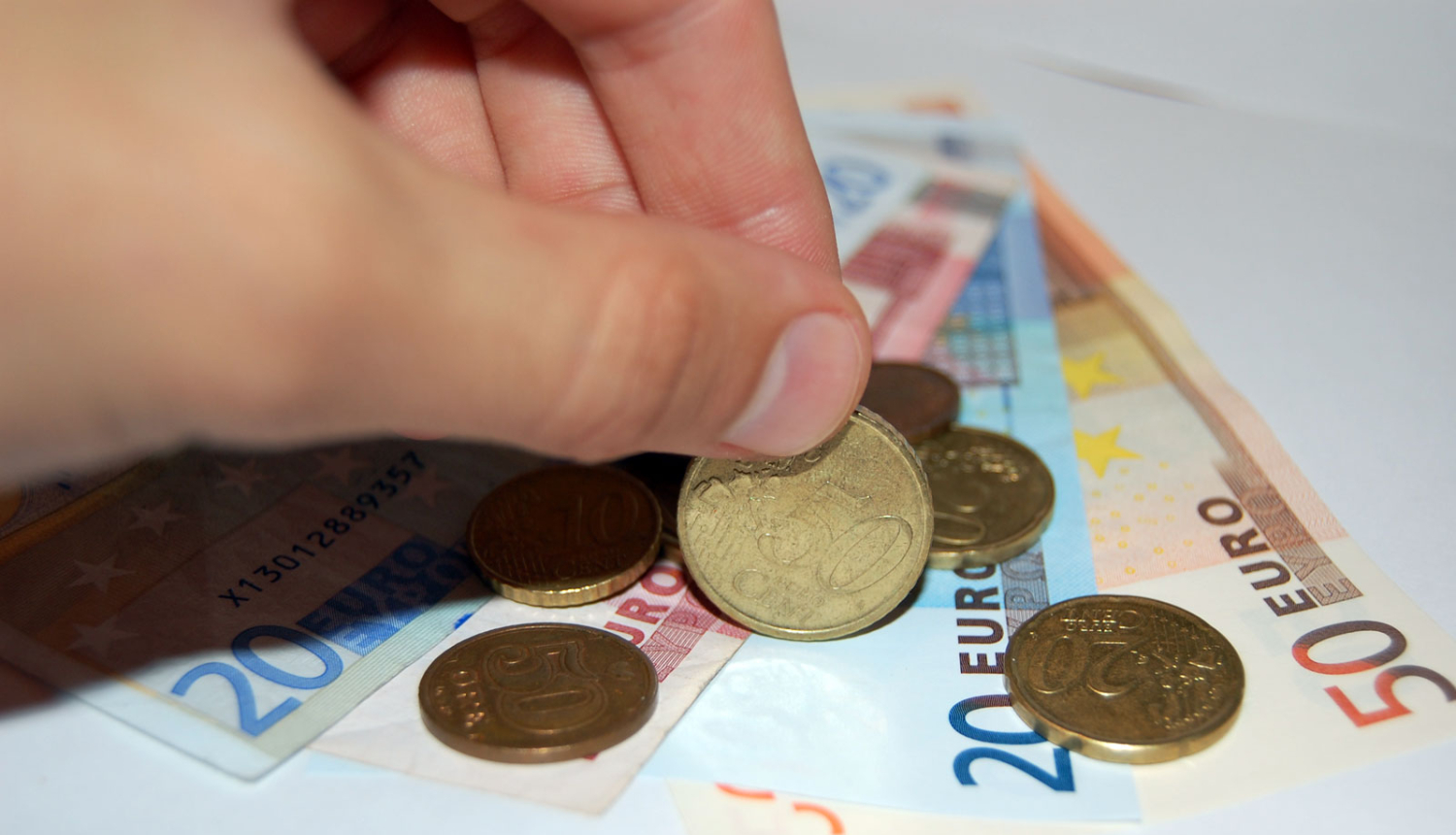 Atbalsta stingrākus ierobežojumus uzturlīdzekļu parādniekiem