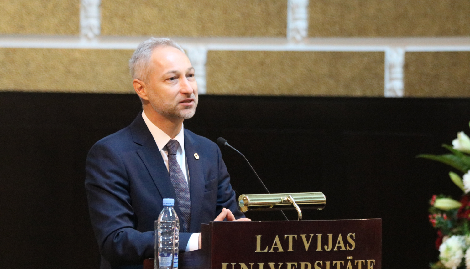 Tieslietu ministrs sveic Latvijas Universitātes Juridisko fakultāti simtgades jubilejā