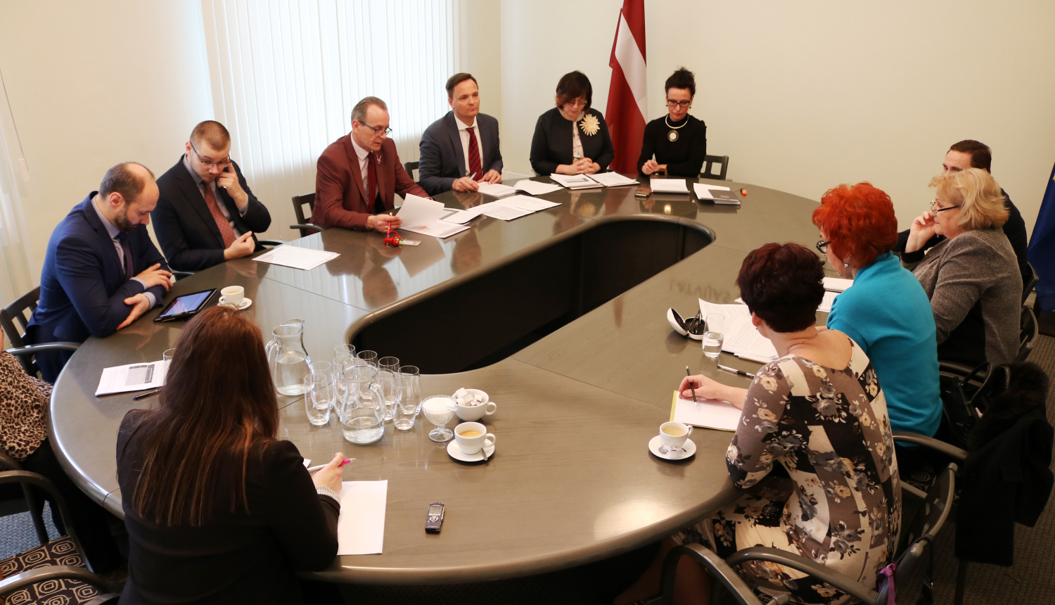 Tieslietu ministrs ar arodbiedrību apspriež probācijas darbinieku atalgojuma jautājumus