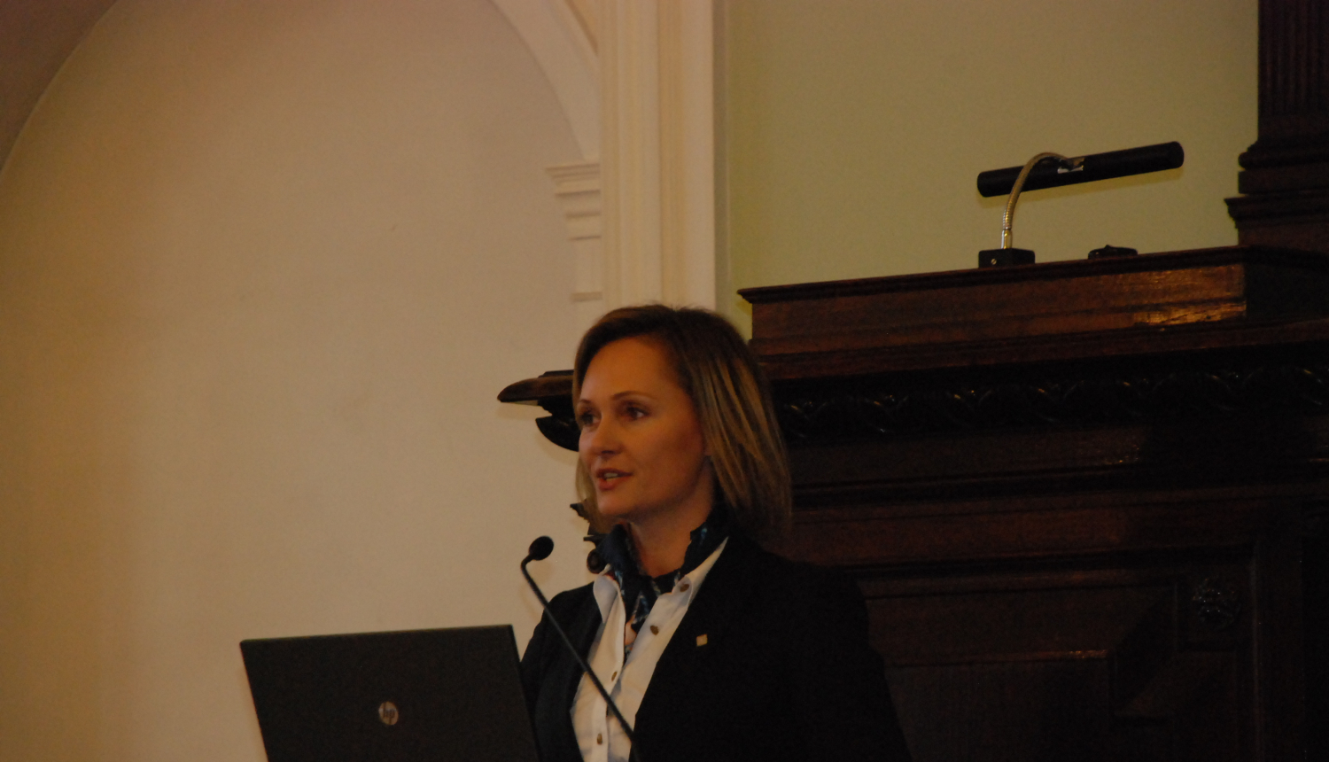 Tieslietu ministre uzrunā studentus par šķīrējtiesas nozīmi