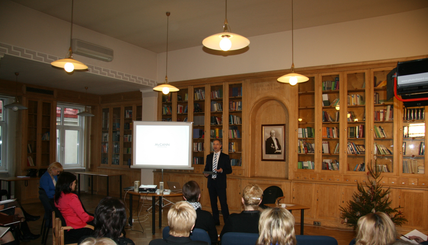 Tiesu komunikatoru seminārā par mūsdienu komunikācijas tendencēm un sadarbību ar medijiem