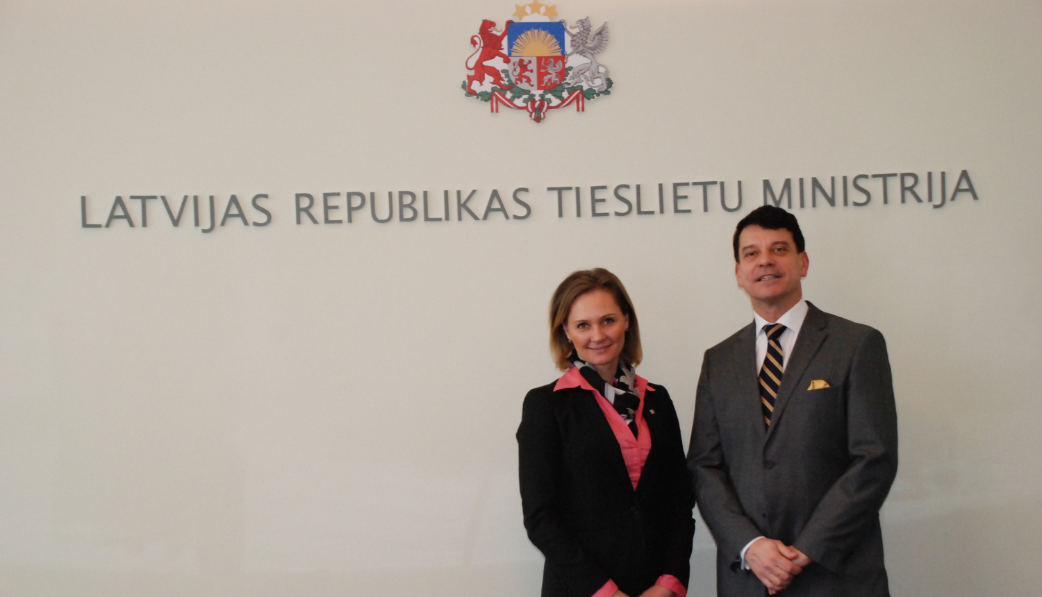 Tieslietu ministre iepazīšanās vizītē tikās ar Zviedrijas vēstnieku Latvijā