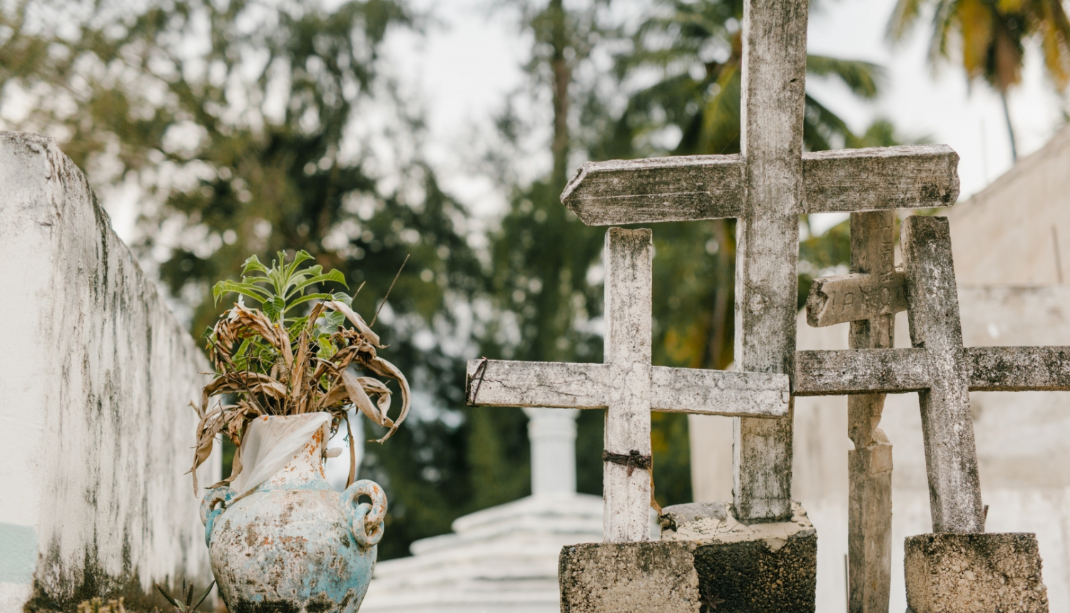 Mirušo piemiņas dienai (kapusvētkiem) veltītos dievkalpojumus varēs noturēt kapsētās, ievērojot epidemioloģiskās drošības prasības