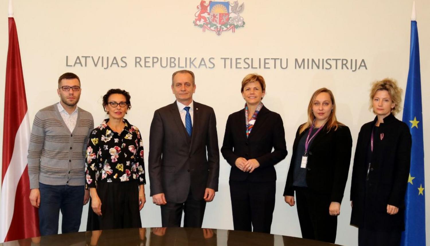 Tieslietu ministrs un vēstniece vienojas par ciešāku sadarbību Latvijas valstspiederīgo bērnu tiesību aizsardzībai Lielbritānijā