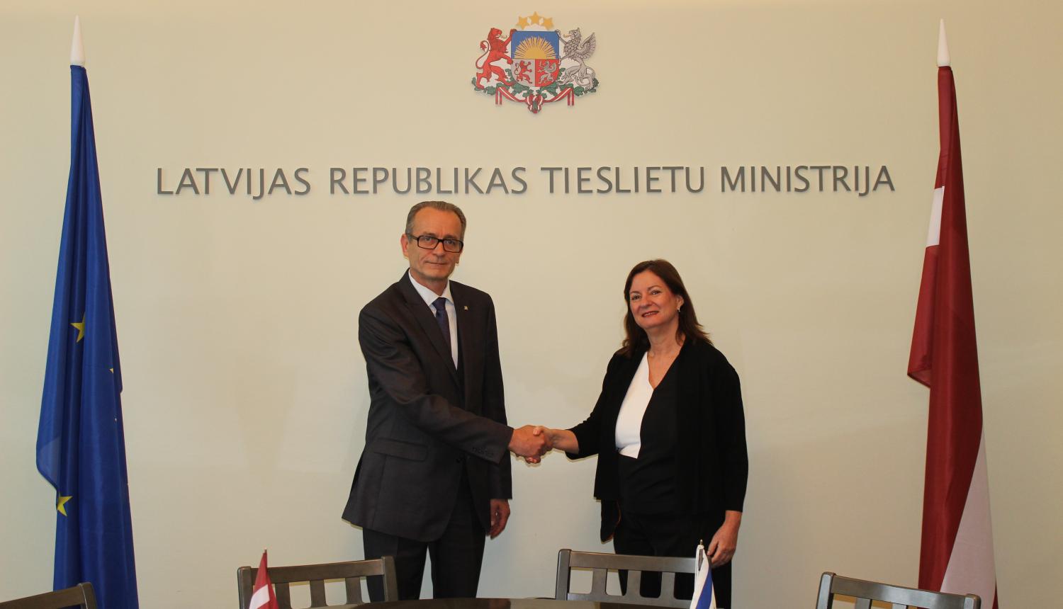 Dzintars Rasnačs ar Izraēlas vēstnieci Latvijā Lironu Bar-Sadē pārrunā drošības jautājumus