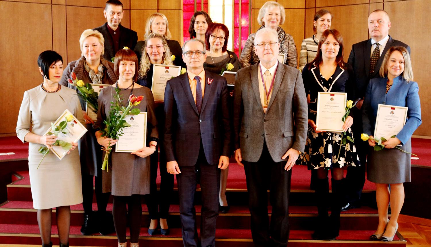 Tieslietu ministrs Dzintars Rasnačs sveic latviešu valodai draudzīgākos uzņēmumus!