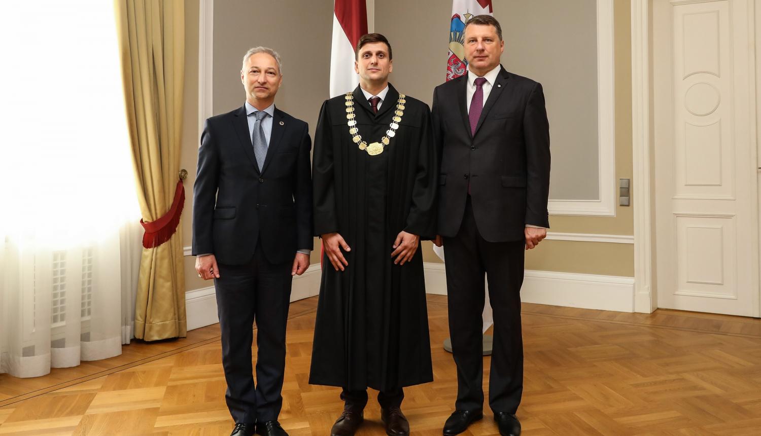 Tieslietu ministrs piedalās svinīgajā tiesneša zvēresta nodošanas ceremonijā