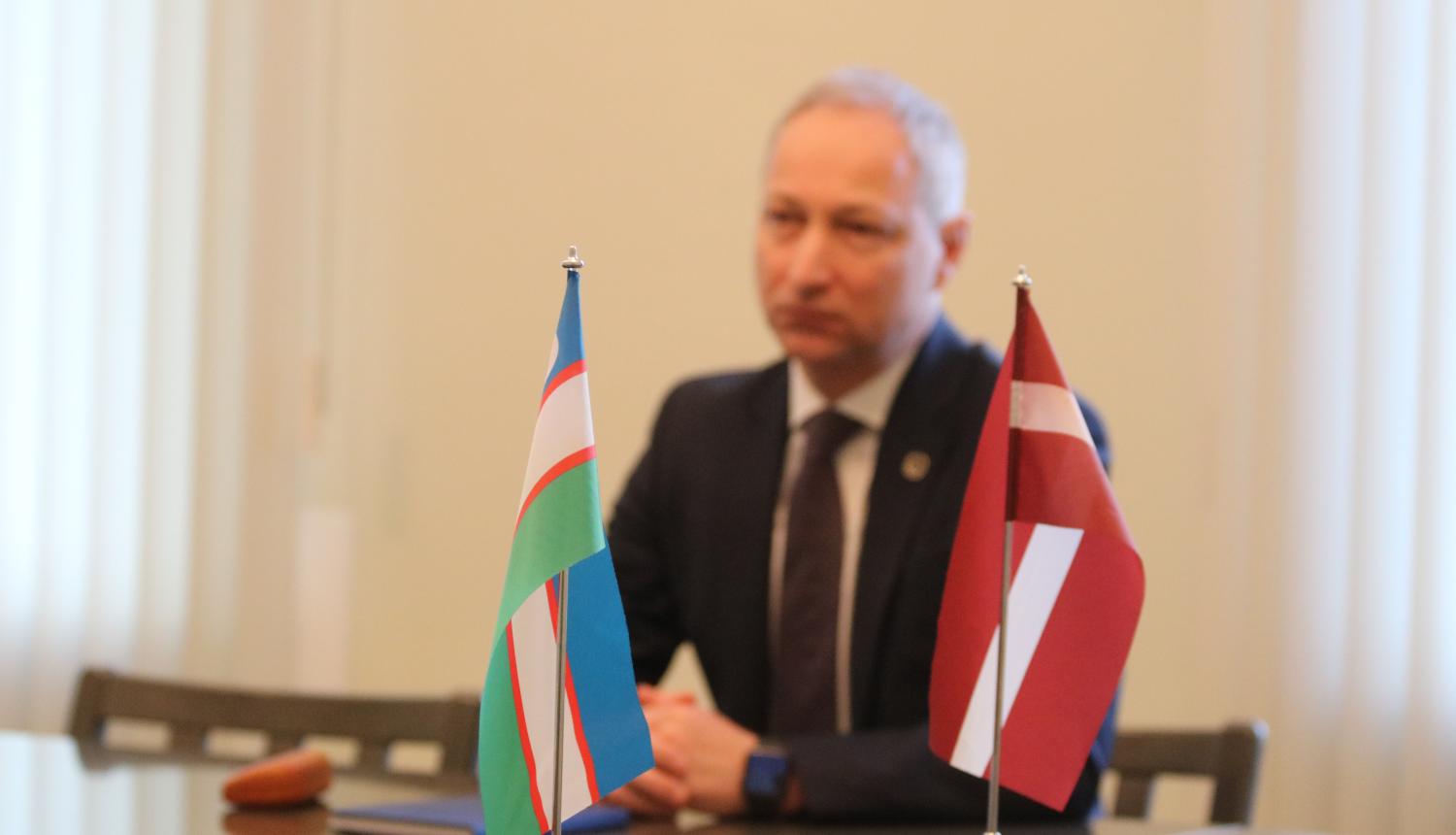 Tieslietu ministrs Jānis Bordāns tiekas ar Uzbekistānas vēstnieku Latvijā