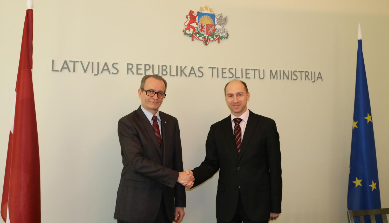 Tieslietu ministrs apliecina Latvijas gatavību paplašināt atbalstu Moldovai tieslietu jomā