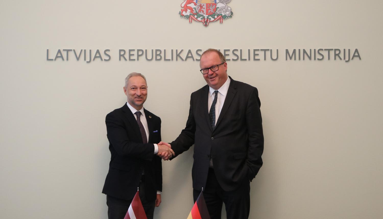 Tieslietu ministrs tiekas ar Vācijas vēstnieku Latvijā