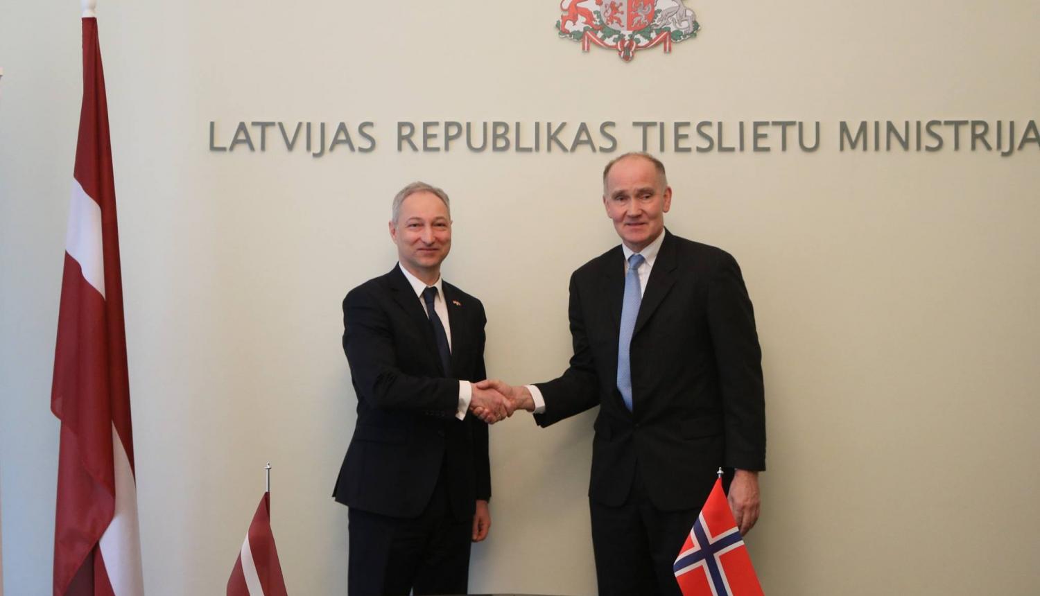 Tieslietu ministrs Jānis Bordāns tiekas ar Norvēģijas vēstnieku Latvijā Kristianu Ēdegoru