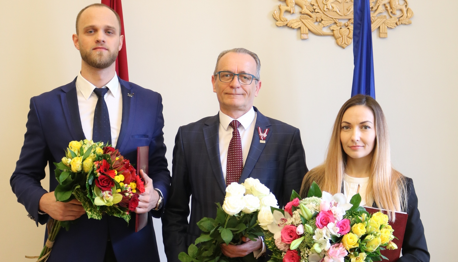 Latvijas notariātam pievienojas divi zvērinātu notāru palīgi