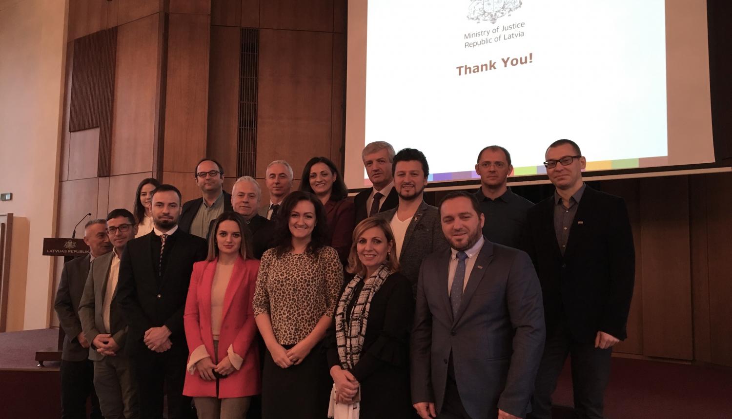 Tieslietu ministrijā pieredzes apmaiņas vizītē viesojās delegācija no Kosovas