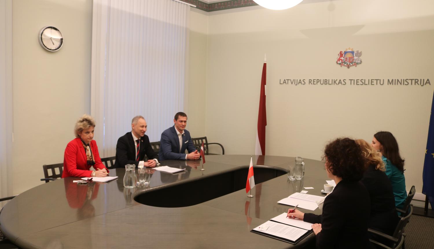 Tieslietu ministrs ar Polijas vēstnieci pārrunā ciešākas sadarbības iespējas tieslietu jomā