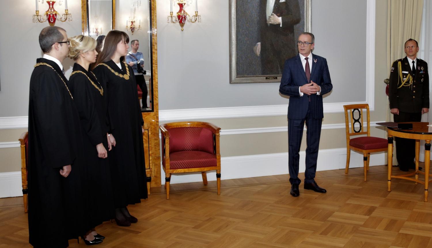 Tieslietu ministrs piedalās jauno tiesnešu zvēresta došanas ceremonijā