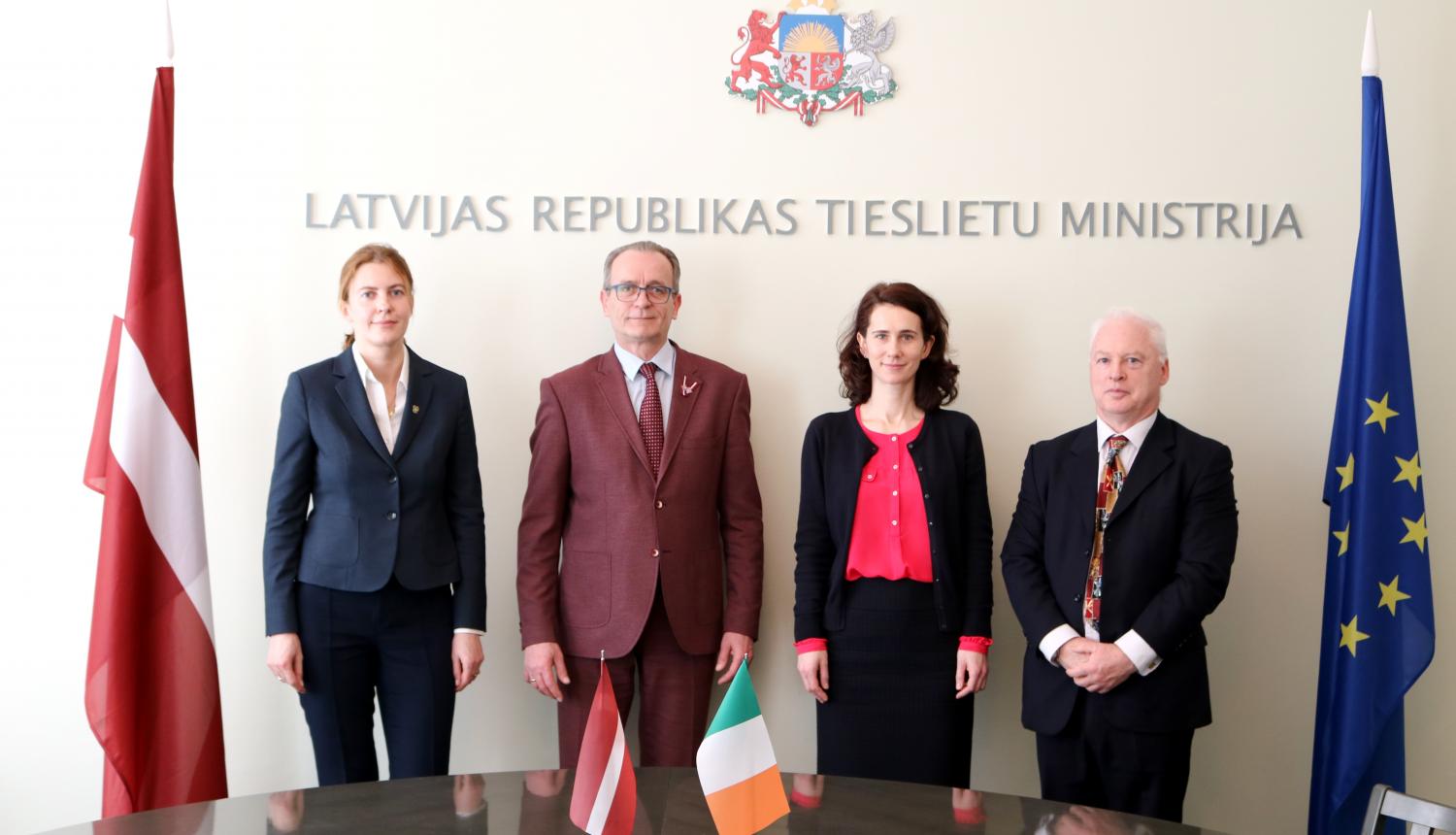 Tieslietu ministrs ar Īrijas vēstnieku apspriež divpusējās sadarbības stiprināšanu