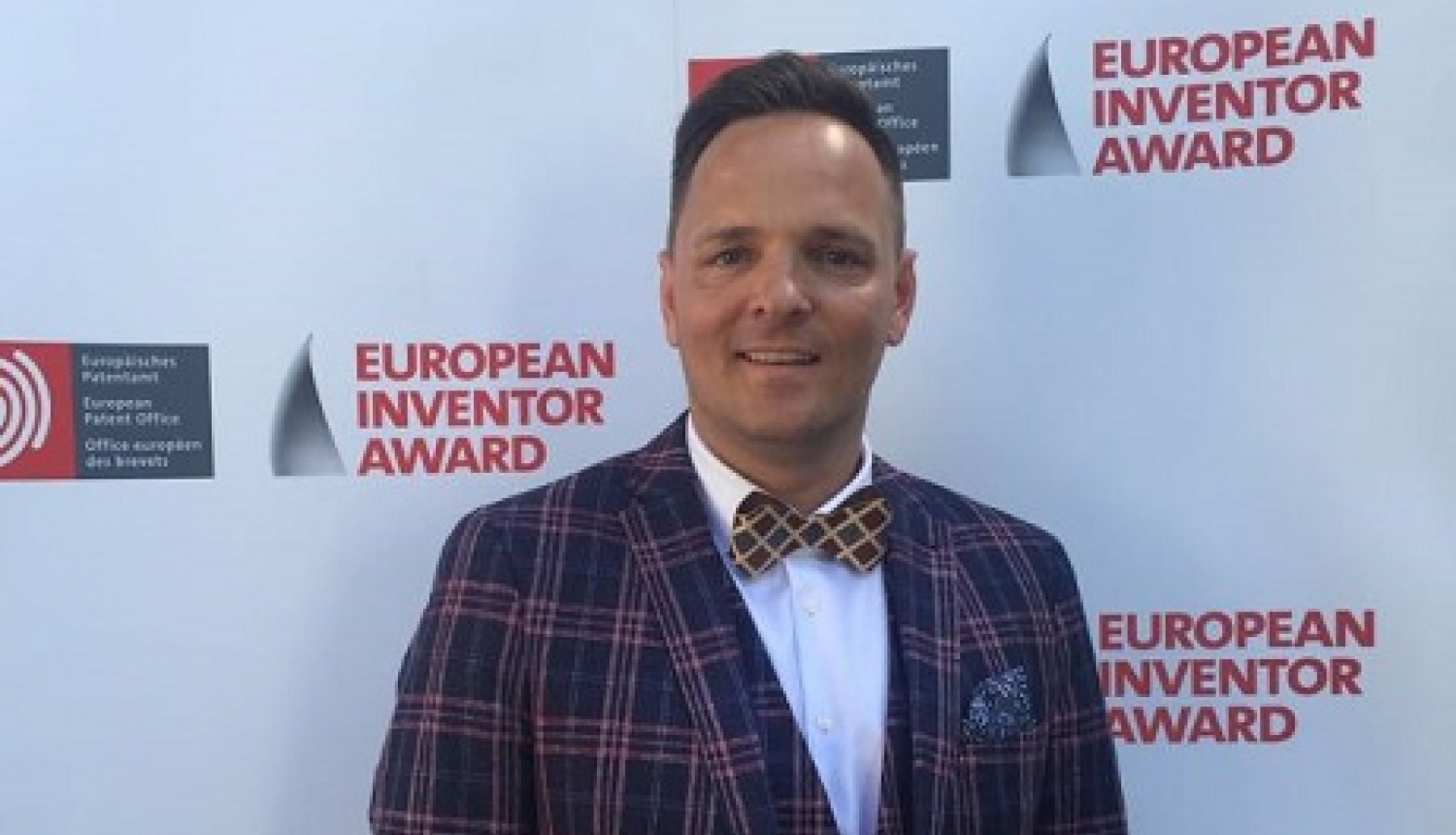 Raivis Kronbergs pasniedz Eiropas Izgudrotāju balvu nominācijā “Pētniecība”