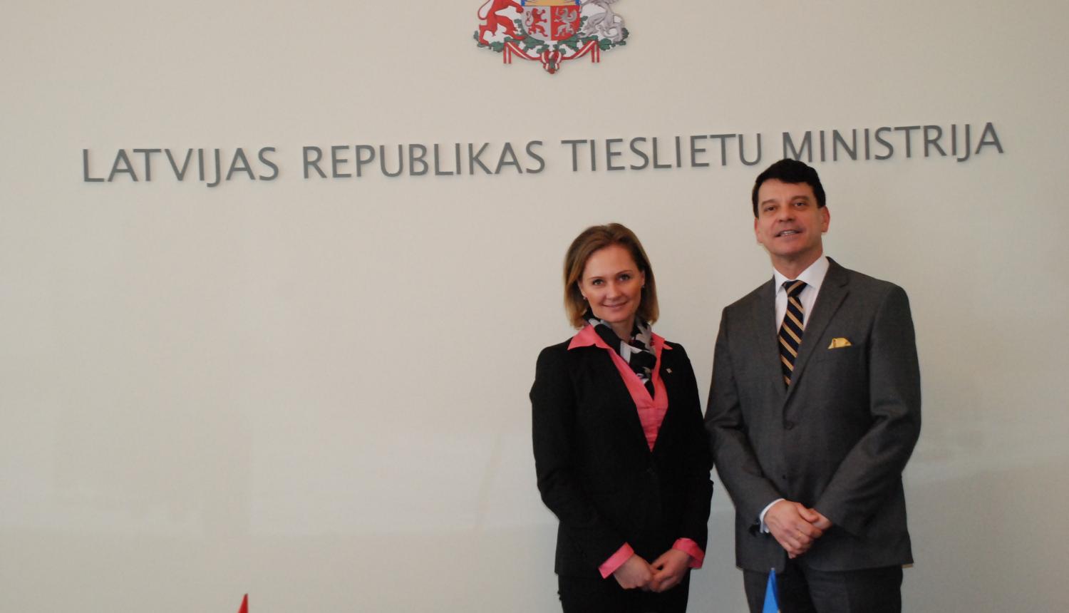 Tieslietu ministre iepazīšanās vizītē tikās ar Zviedrijas vēstnieku Latvijā